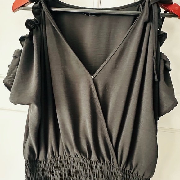 Stylish Cold Shoulder Jumpsuit - Effortless Elegance - Picture 5 of 8